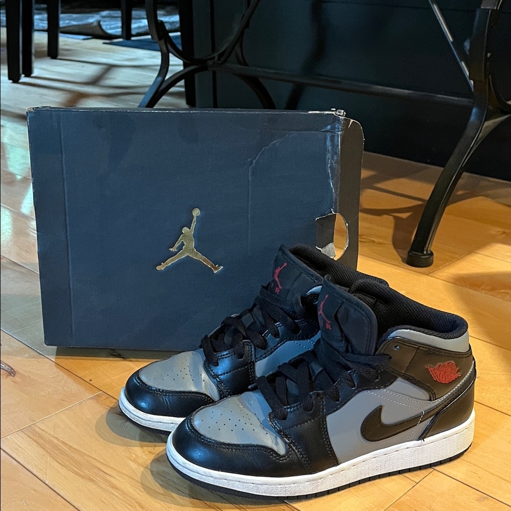 Boys Nike Air Jordan 1 Mid GS Shadow black & gray & red  sneakers size 4